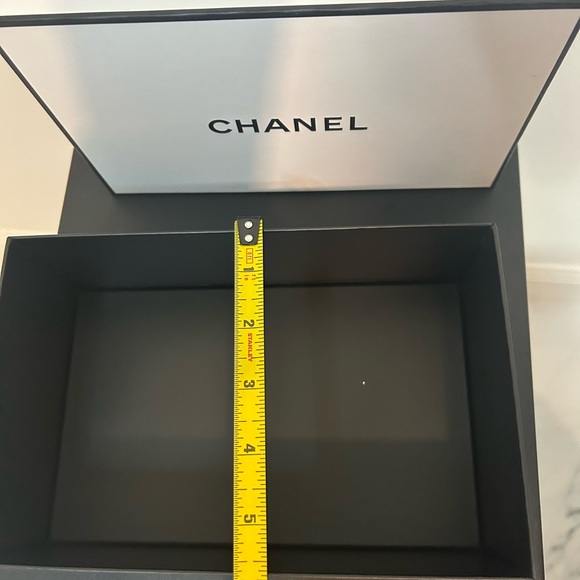 Chanel gift box with bow - Picture 5 of 6